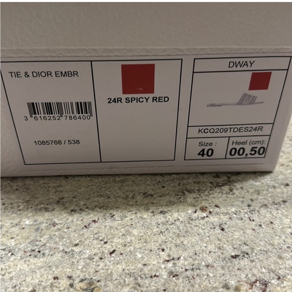 DIOR Dway slides - Picture 2 of 4